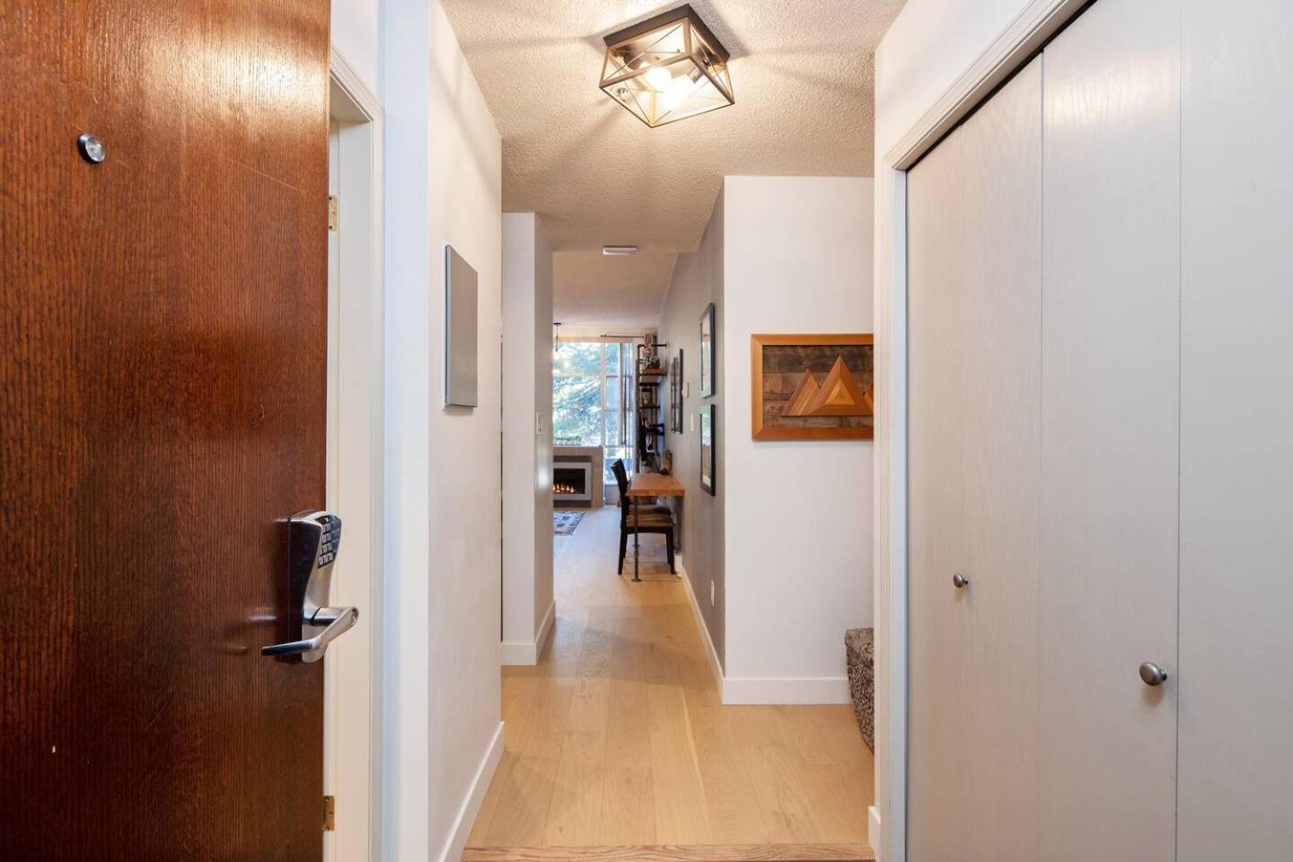 Newly Renovated In Out W Pool 2 Hot Tubs * Whistler